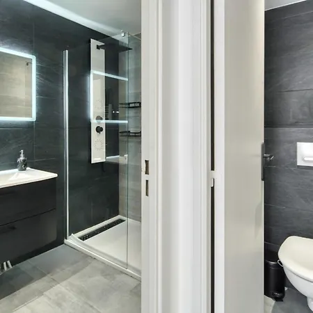 A C 2bdr 6p Flat Just Two Minutes From The Beach! * Antibes