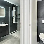 A C 2bdr 6p Flat Just Two Minutes From The Beach! * 앙티브