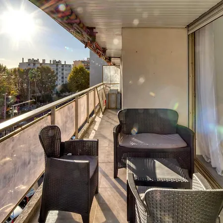 شقة A C 2bdr 6p Flat Just Two Minutes From The Beach! *