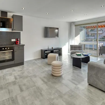 شقة A C 2bdr 6p Flat Just Two Minutes From The Beach! *