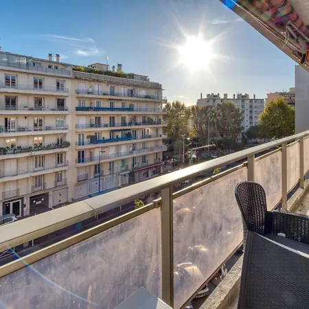 A C 2bdr 6p Flat Just Two Minutes From The Beach! 아파트 앙티브
