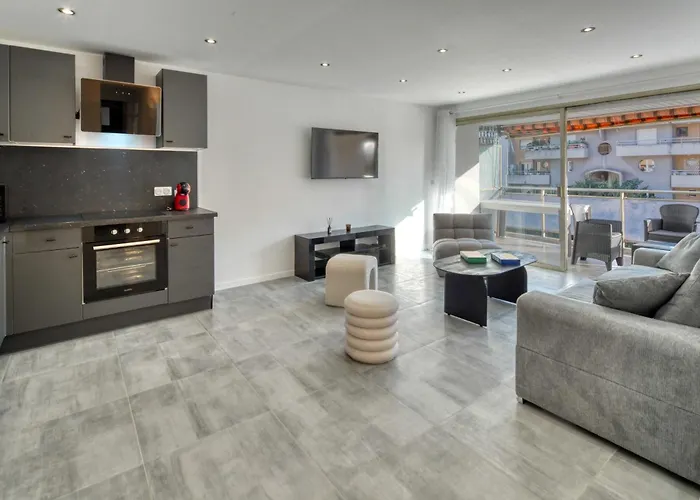 شقة A C 2bdr 6p Flat Just Two Minutes From The Beach! *